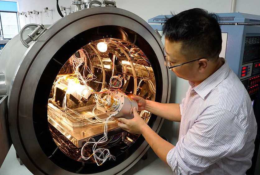 熱烈慶祝我司宇航級億轉導電滑環真空加速壽命試驗通過驗收